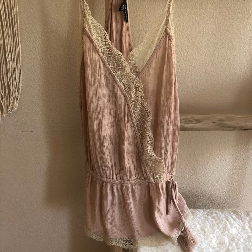 Lace detail racer-back tank top